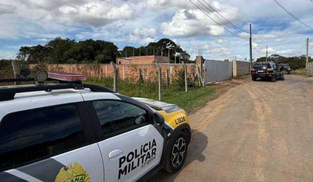 Polícia Militar em barracão onde ocorreu confronto em São José dos Pinhais