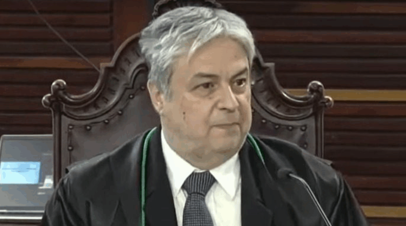 conselheiro do Tribunal de Contas do Paraná, Maurício Requião, durante sessão