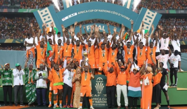 Costa do Marfim é a atual campeã da Copa Africana, destaque do futebol no mundo nessa véspera de Natal.