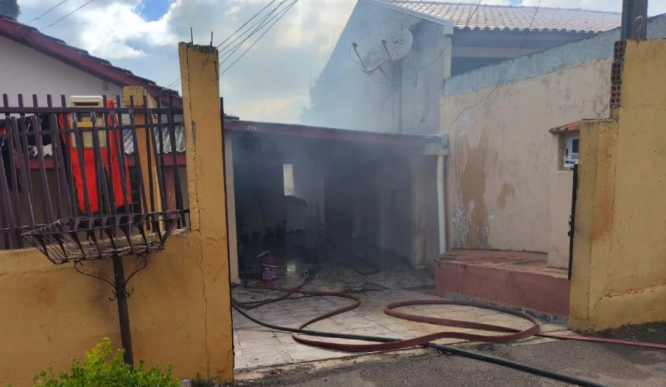 criança de 5 anos queima casa RMC (1)