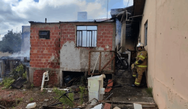 criança de 5 anos queima casa RMC