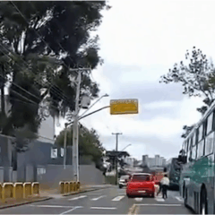 criança em cadeira de rodas atropelada em Curitiba