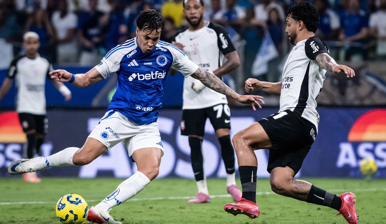 Cruzeiro e Corinthians disputam uma vaga na final da Copa do Brasil neste domingo.