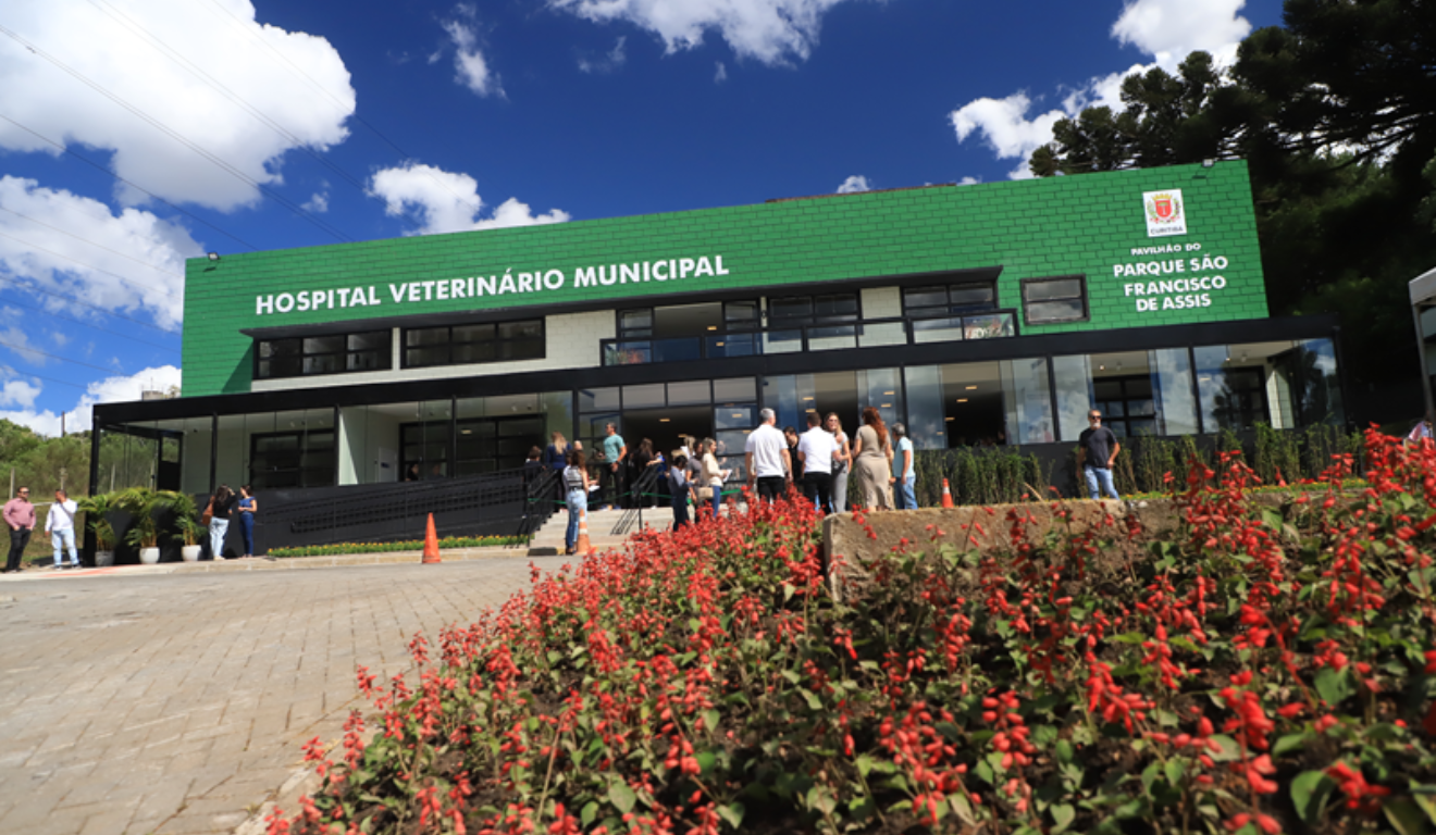 Fachada do Hospital Veterinário Municipal São Francisco de Assis, o primeiro inaugurado em CUritiba. No segundo semestre de 2026, um novo hospital veterinário será inaugurado em Curitiba.