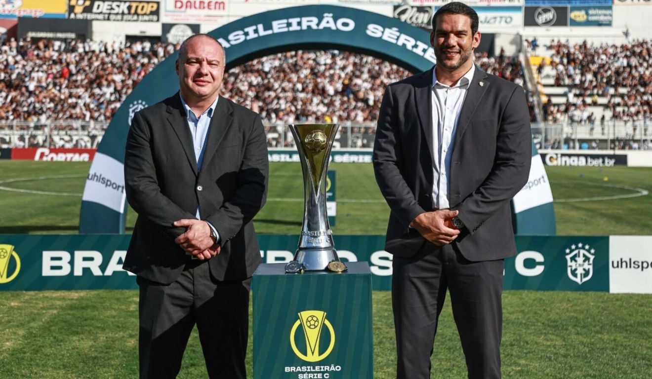 Presidente da Federação Paranaense de Futebol, Hélio Cury Filho, ao lado do presidente da CBF, Samir Xaud. (Foto: Staff Images Woman/CBF)