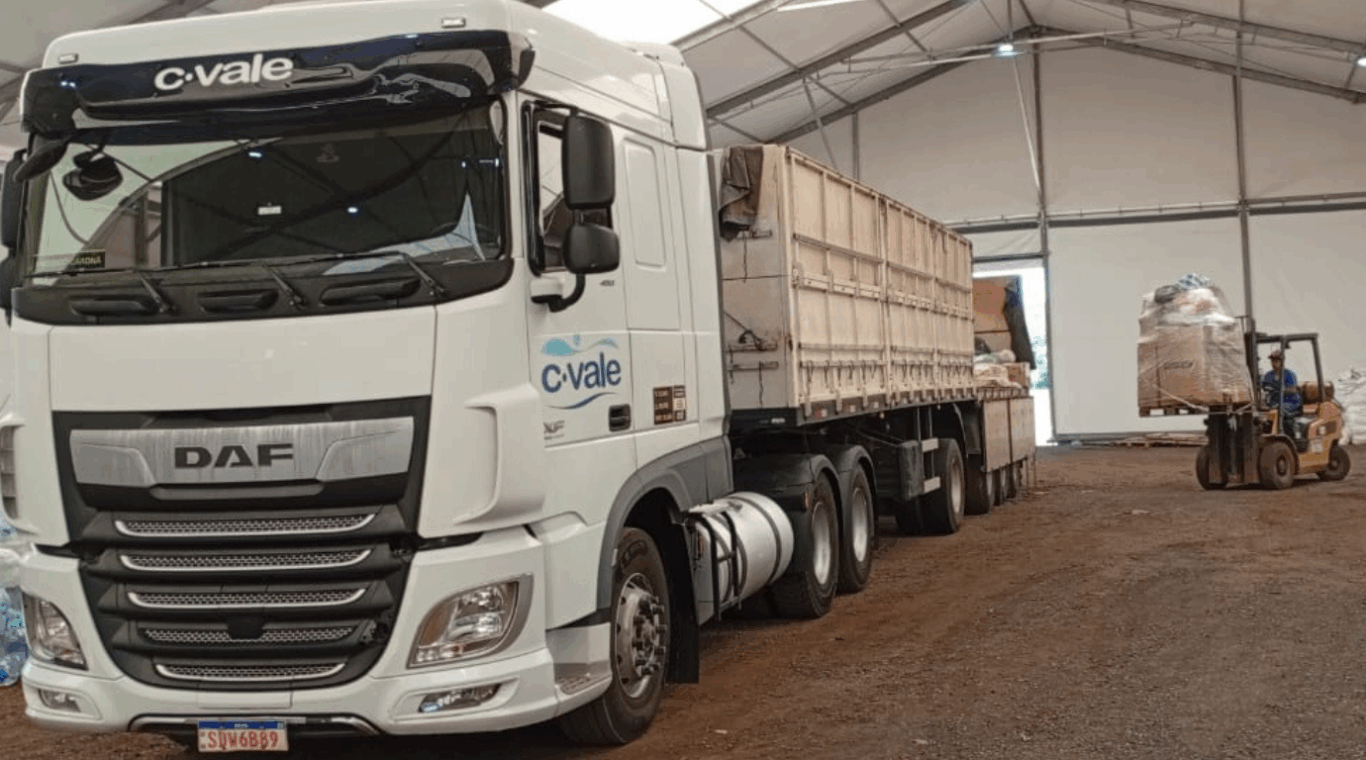 caminhão com doações da c.vale para rio bonito do iguaçu caminhão com doações da c.vale para rio bonito do iguaçu