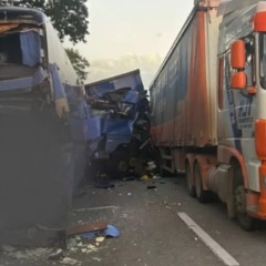 foto de engavetamento na rodovia dutra