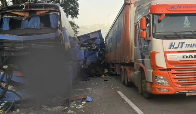 foto de engavetamento na rodovia dutra