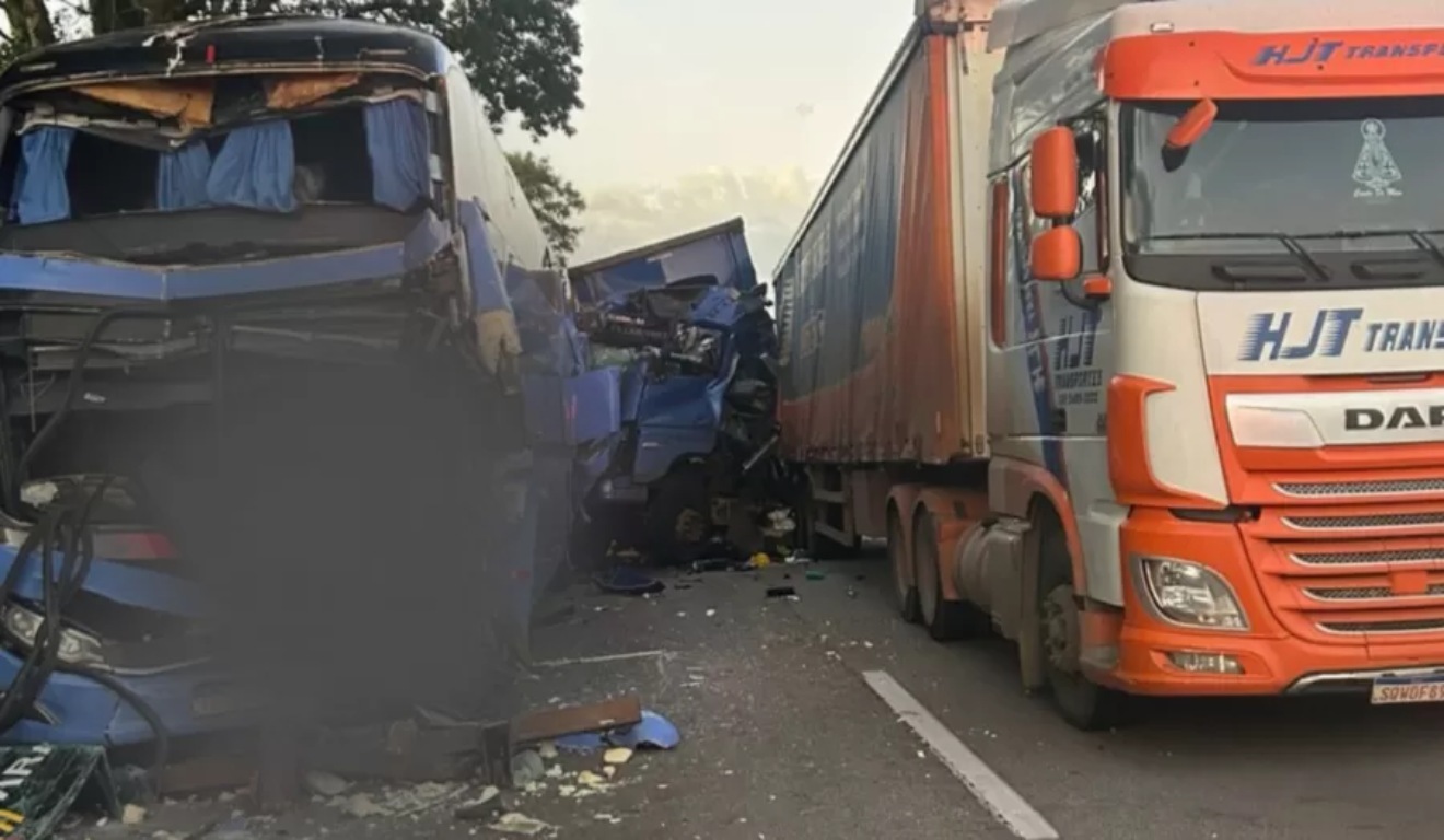 foto de engavetamento na rodovia dutra