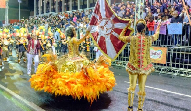 escola de samba deixa falar