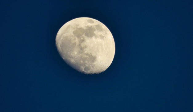 Imagem ilustrativa da lua crescente.