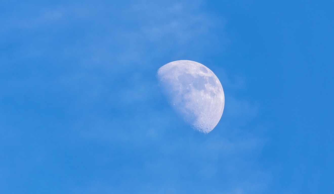 Imagem ilustrativa da lua crescente.