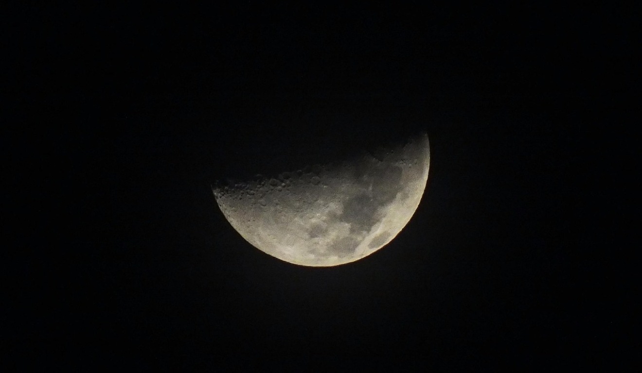 Imagem ilustrativa da lua crescente.