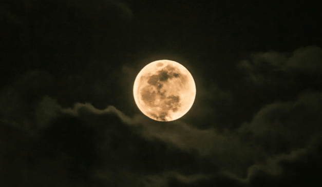 Imagem ilustrativa da lua crescente.