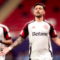 Arrascaeta marcou duas vezes pelo Flamengo contra o Cruz Azul.