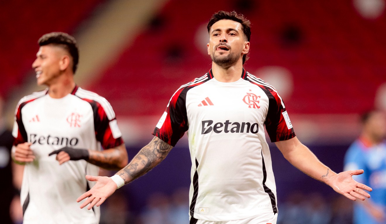 Arrascaeta marcou duas vezes pelo Flamengo contra o Cruz Azul.