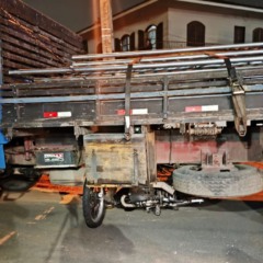 caminhão que atropelou garupa de moto em colombo