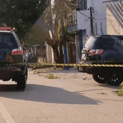 Viaturas da RONE no local onde estava o corpo do homem que morreu após um confronto com os agentes.