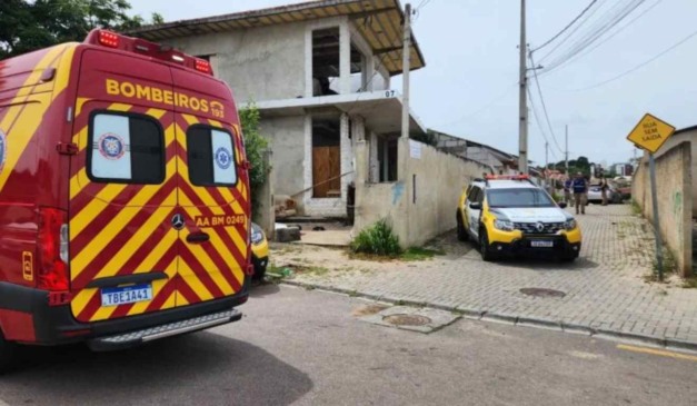 Ambulância do Siate atende jovem baleado na perna por Polícia Militar, em Curitiba