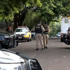 Policiais durante operação em Maringá