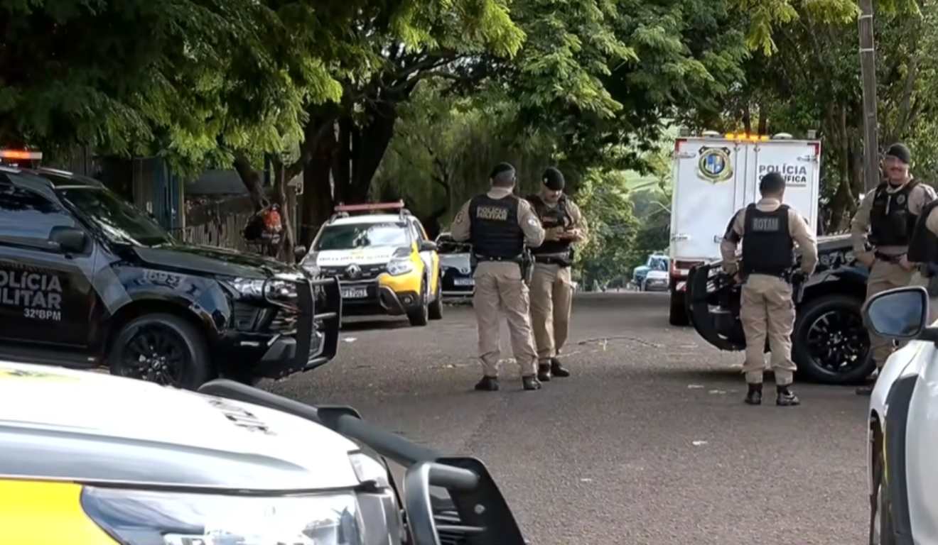 Policiais durante operação em Maringá