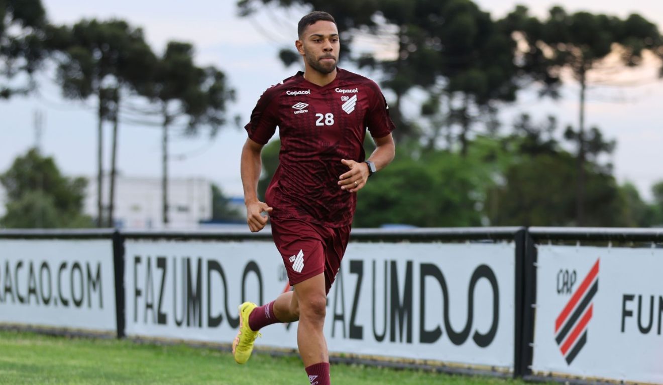 Renan Lodi treinos nos últimos meses do ano no CT do Caju.