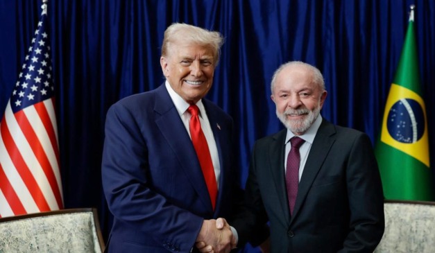 Presidente Lula cumprimenta o presidente dos Estados Unidos, Donald Trump