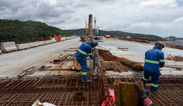 foto das obras que estão acontecendo na ponte de Guaratuba