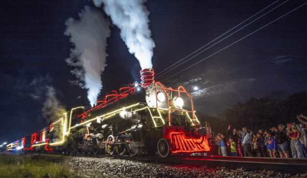 Maria Fumaça Iluminada de Natal, que passará por Curitiba nos dias 7, 14 e 15.
