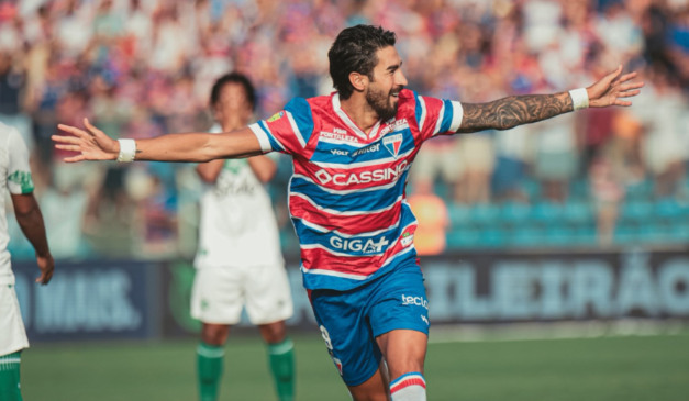 Lucero com a camisa do Leão. (Foto: Mateus Lotif/FEC)