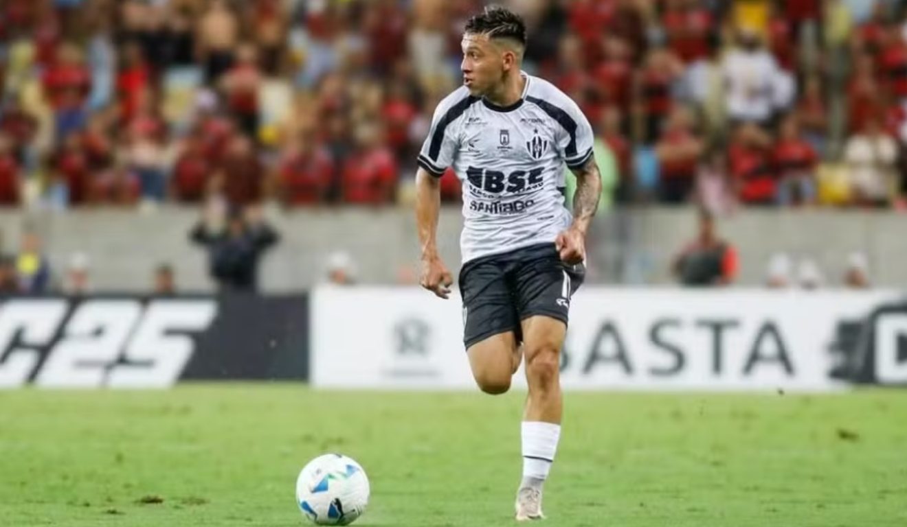 Matías Perello em jogo pela Libertadores. (Foto: Jonathan Peralta/Central Córdoba)