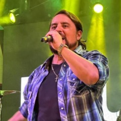 Mauri, irmão de Chitãozinho e Xororó, em apresentação