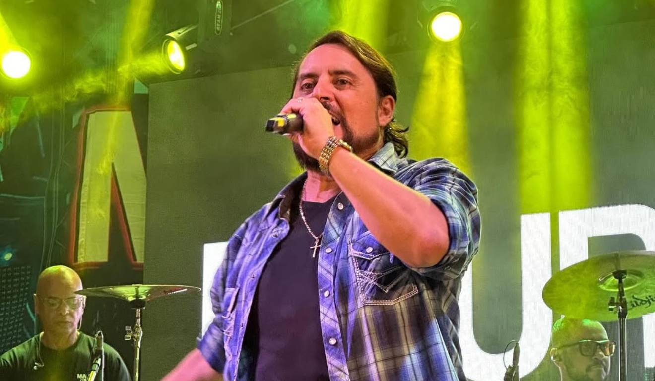 Mauri, irmão de Chitãozinho e Xororó, em apresentação