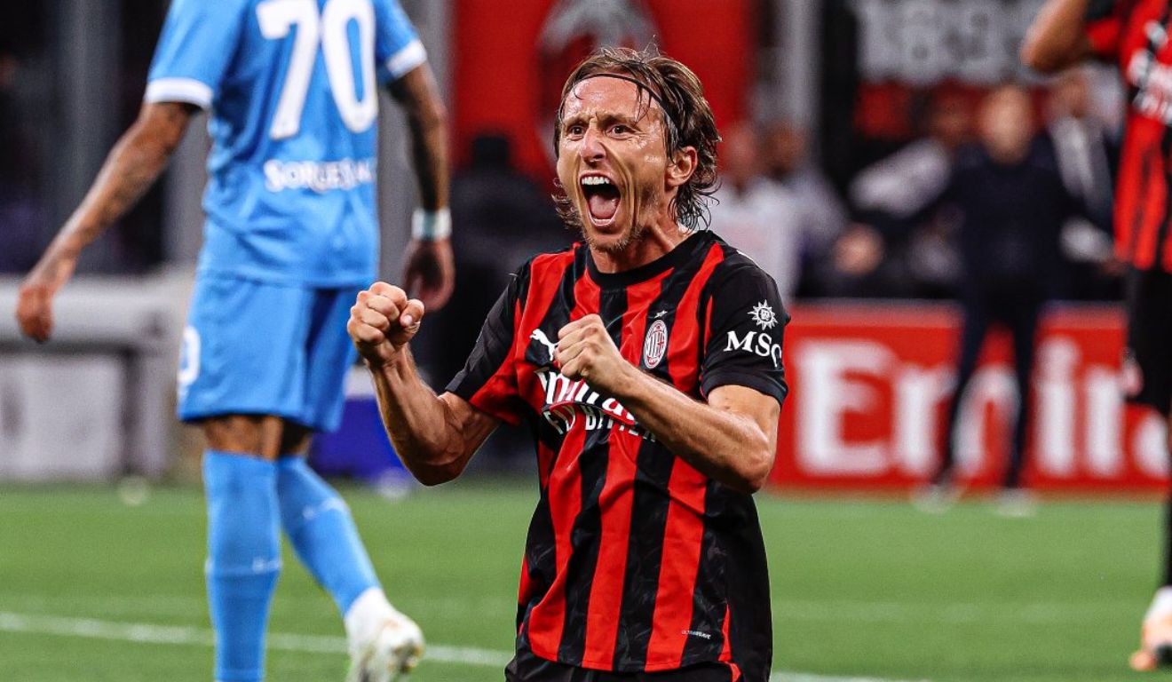 Modric comermora a vitória no últmo jogo do Milan contra o Napoli, no dia 28 de setembro, por 2x1, pelo campeonato italiano.