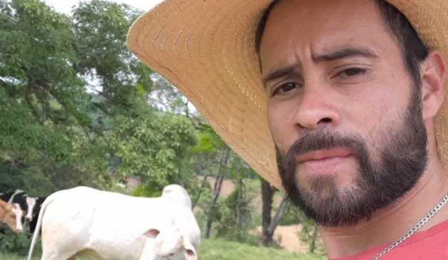 Juliano Schina dos Santos em foto com chapéu