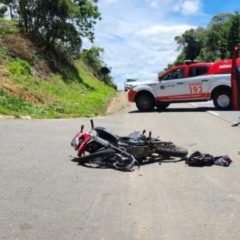 foto de acidente na estrada do cerne envolvendo um motociclista e um caminhão