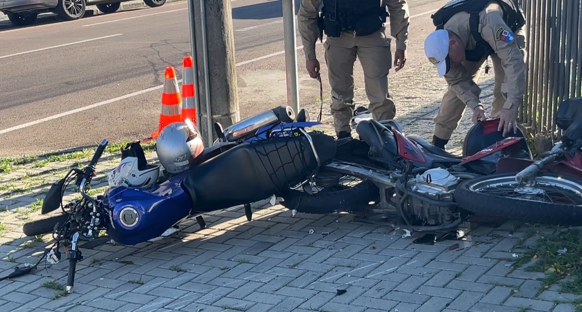 motociclista morre em acidente entre duas motos no bairro Capão Raso, em Curitiba