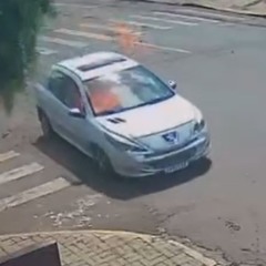 momento em que motorista morre carbonizado