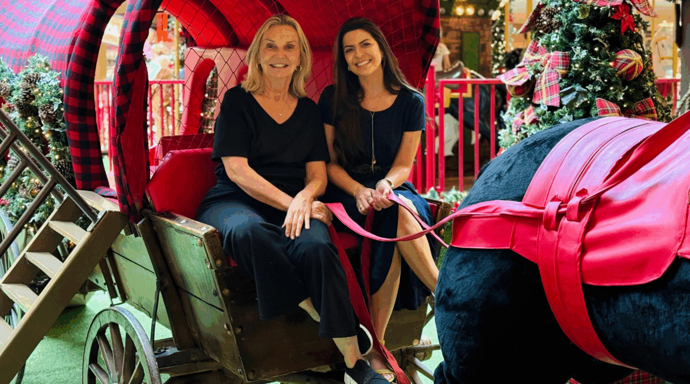 Cecília Dale e Michelle Cirqueira na decoração de natal do aras do jotapê, do jockey plaza shopping durante o natal Cecília Dale e Michelle Cirqueira na decoração de natal do aras do jotapê, do jockey plaza shopping durante o natal