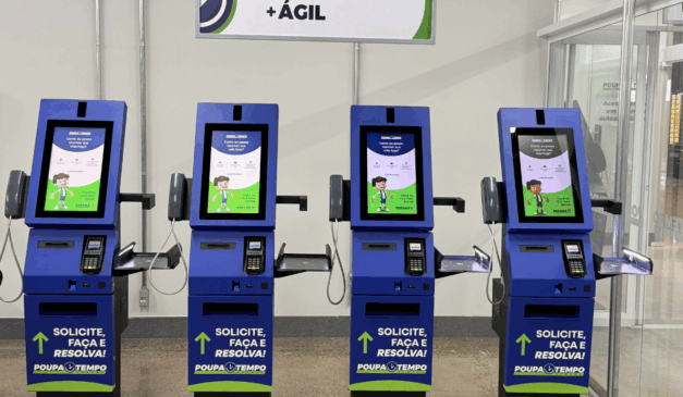 Totens do Poupatempo Paraná; novas unidades serão adicionadas nos próximos dias.