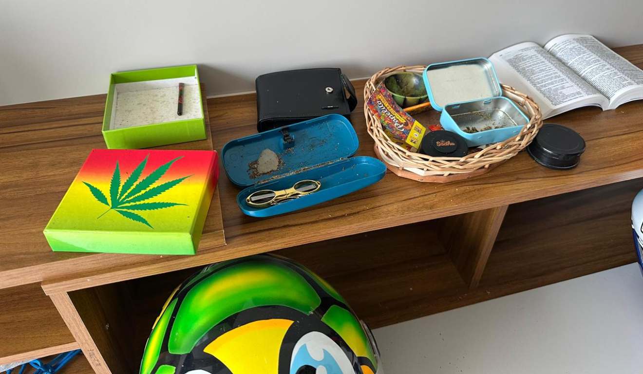 Produtos apreendidos em casa de alvos de operação contra motociclistas do grau