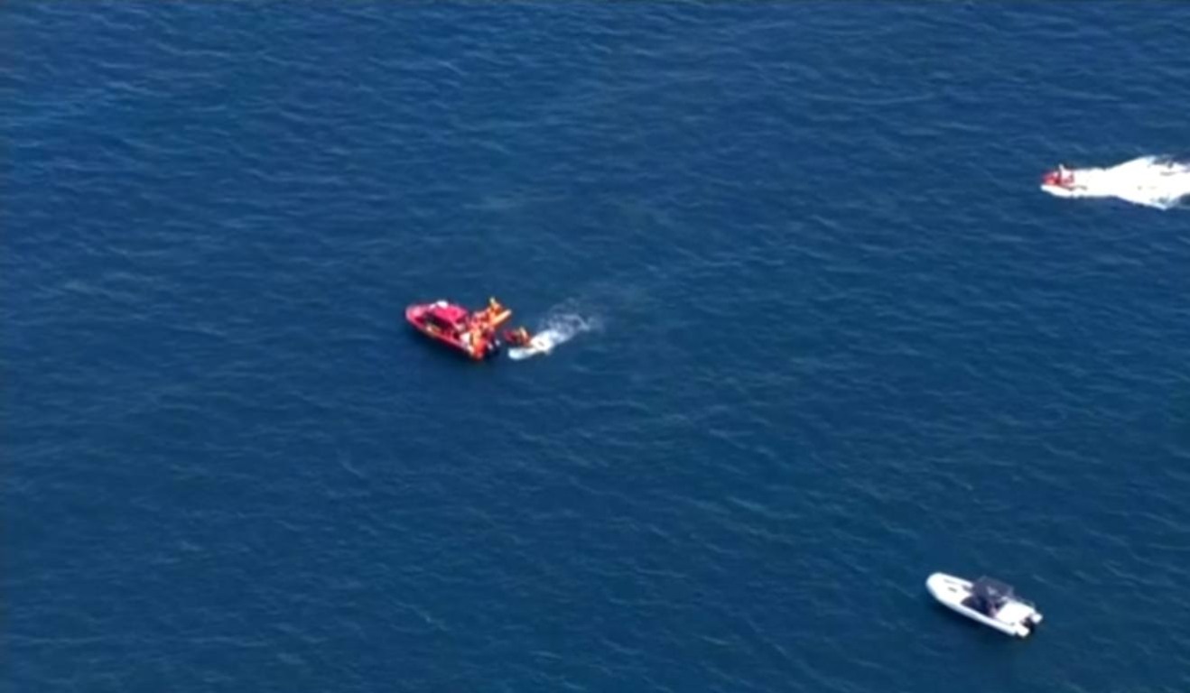 Momento de busca pelo piloto em Copacabana