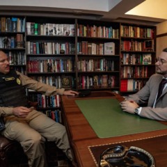 foto do pm Vinicius Borges e seu advogado Caio Percival