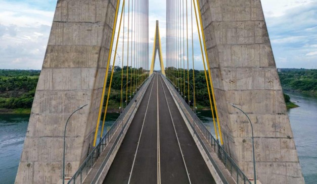 Ponte Internacional da Integração Brasil-Paraguai em imagem aérea