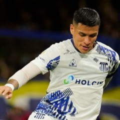 Portilla, volante que interessa ao Athletico, em ação pelo Talleres