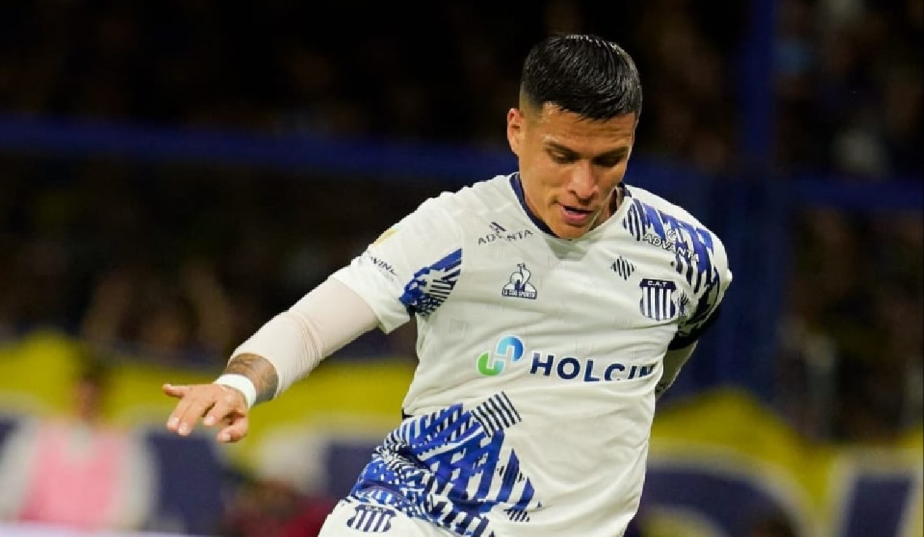 Portilla, volante que interessa ao Athletico, em ação pelo Talleres