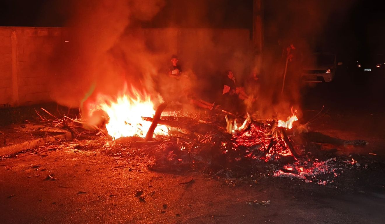 protesto realizado por moradores em Quatro Barras após falta de luz