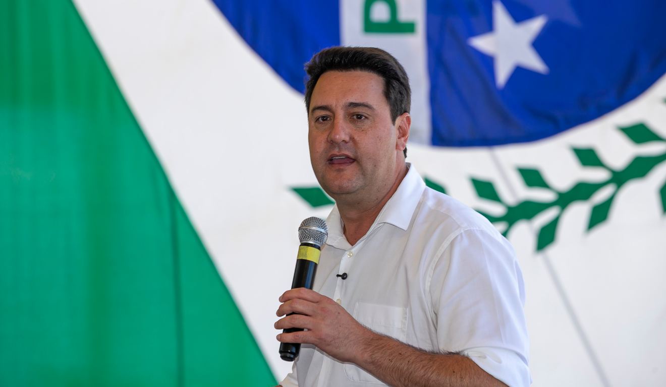 Governador do Paraná, Ratinho Júnior, discursa durante evento oficial