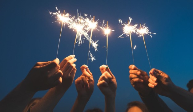 velas brilhantes no réveillon