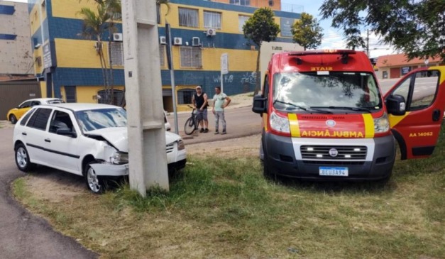 foto de gol batido em poste